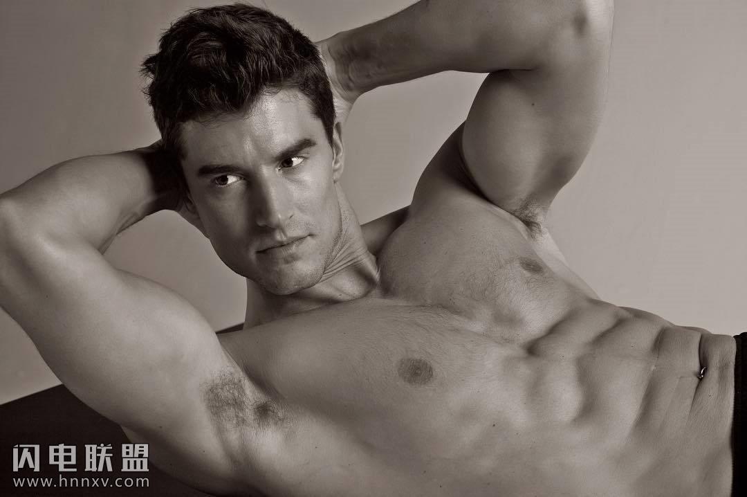欧美性感男体艺术肌肉型男照片第2张