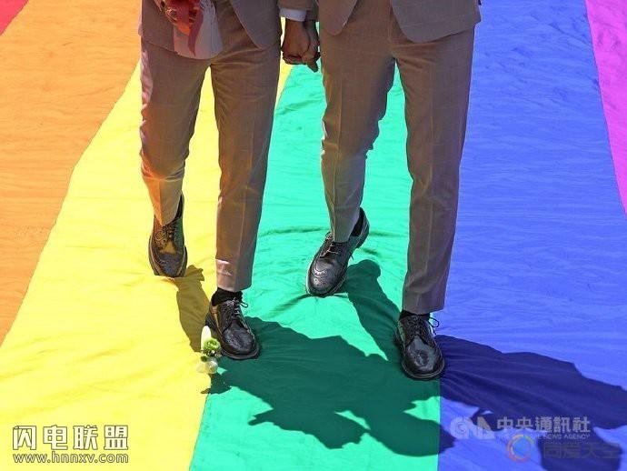 同性伴侣不堪压力退出台军联合婚礼