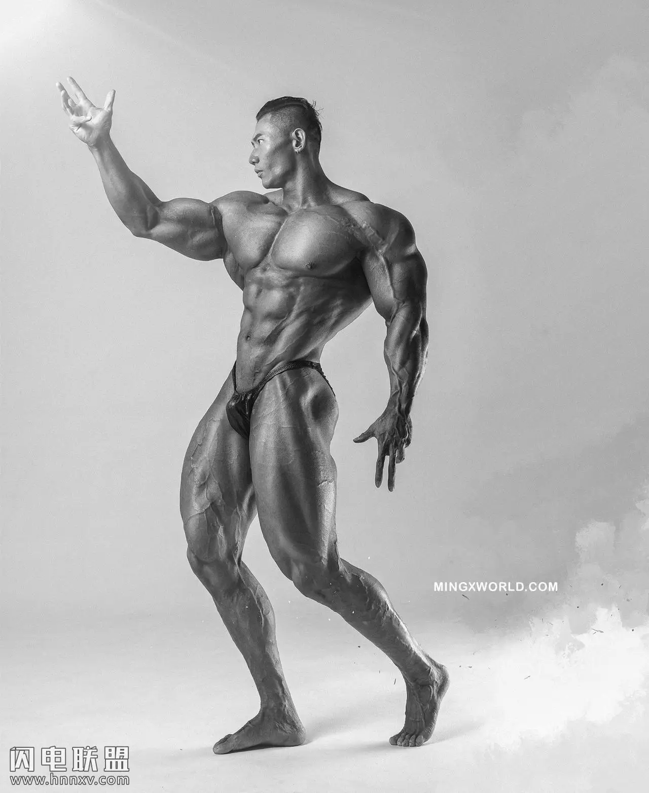 国产健美肌肉型男鹿晨辉肌肉性感男体艺术写真照片