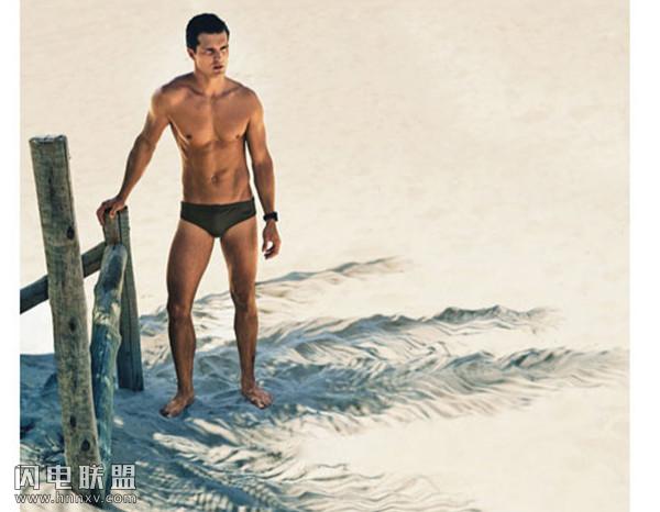 欧美肌肉型男帅哥海边三角内裤性感写真
