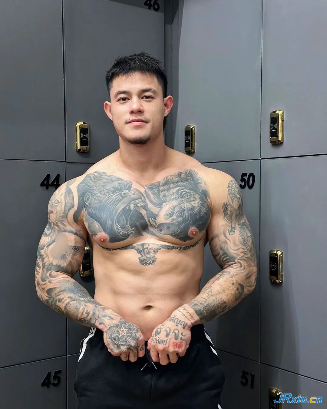 泰国纹身肌肉爷们健体运动员